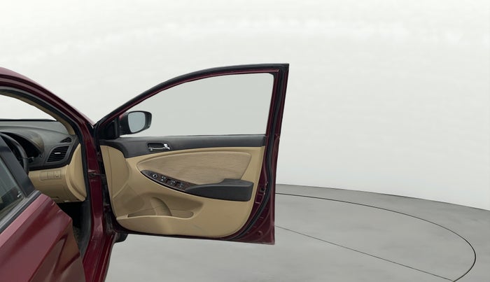 2014 Hyundai Verna FLUIDIC 1.6 VTVT SX, Petrol, Manual, 80,433 km, RHS Front Door