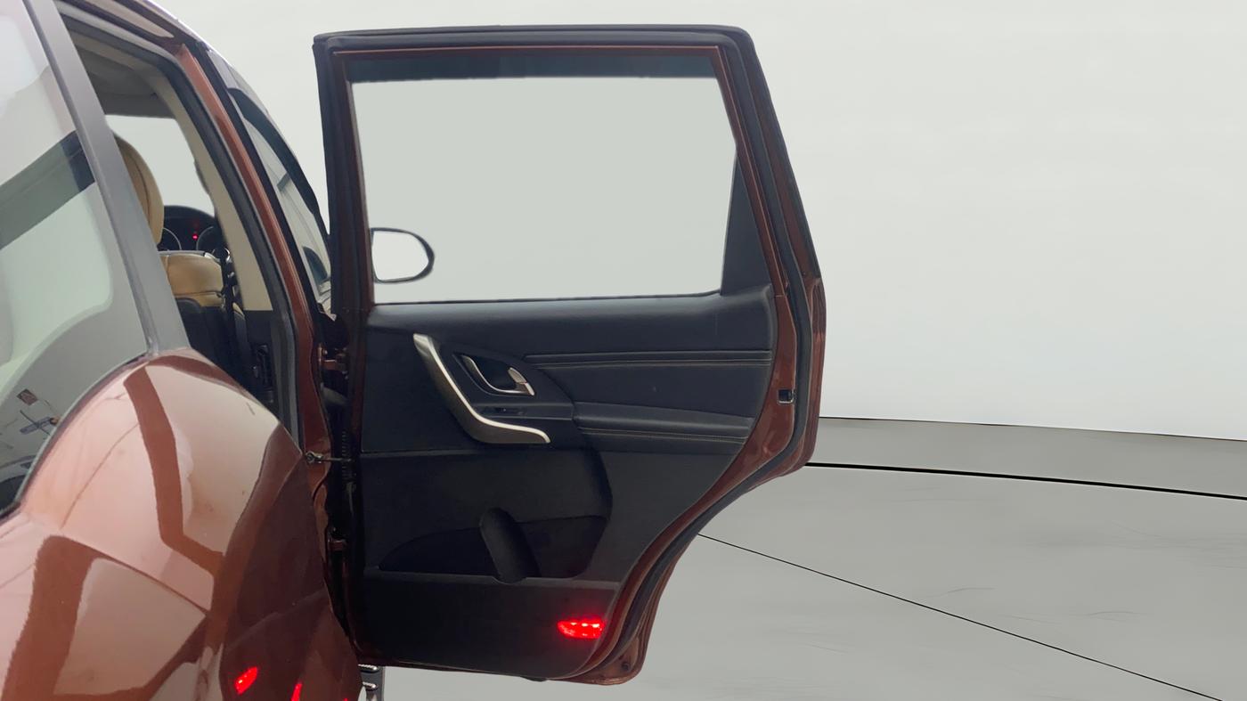 2021 Mahindra XUV500 W11(O), Diesel, Manual, 21,439 km, RHS Rear Door