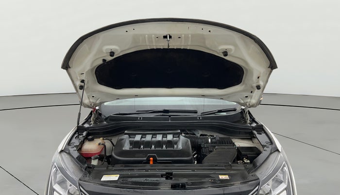 2023 Mahindra XUV700 MX P MT 5 STR, Petrol, Manual, 23,750 km, Open Bonet