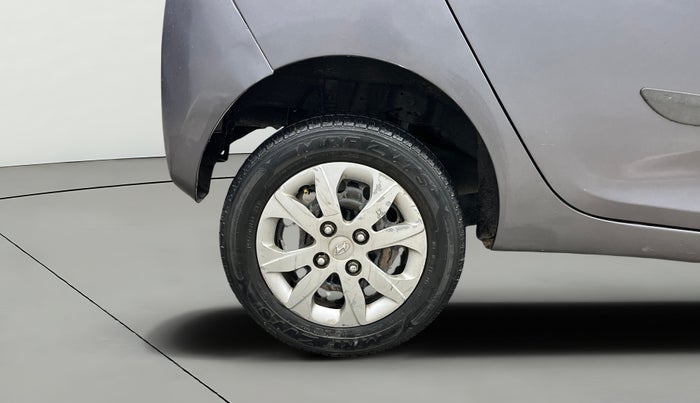 2018 Hyundai Eon MAGNA +, Petrol, Manual, 1,15,998 km, Right Rear Wheel