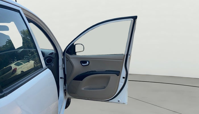 2014 Hyundai i10 MAGNA 1.1, CNG, Manual, 91,829 km, RHS Front Door