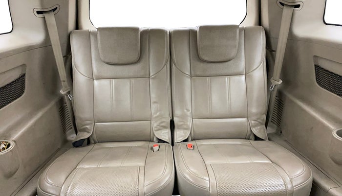 2015 Mahindra XUV500 W8, Diesel, Manual, 1,05,261 km, Third Seat Row ( optional )