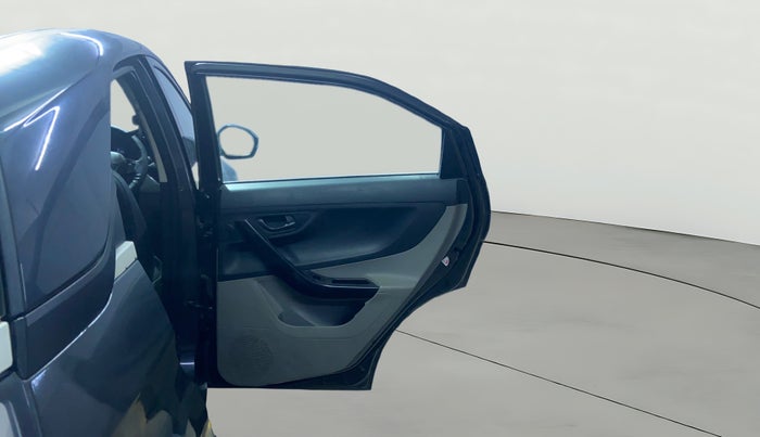 2018 Tata NEXON XM PETROL, CNG, Manual, 94,517 km, RHS Rear Door