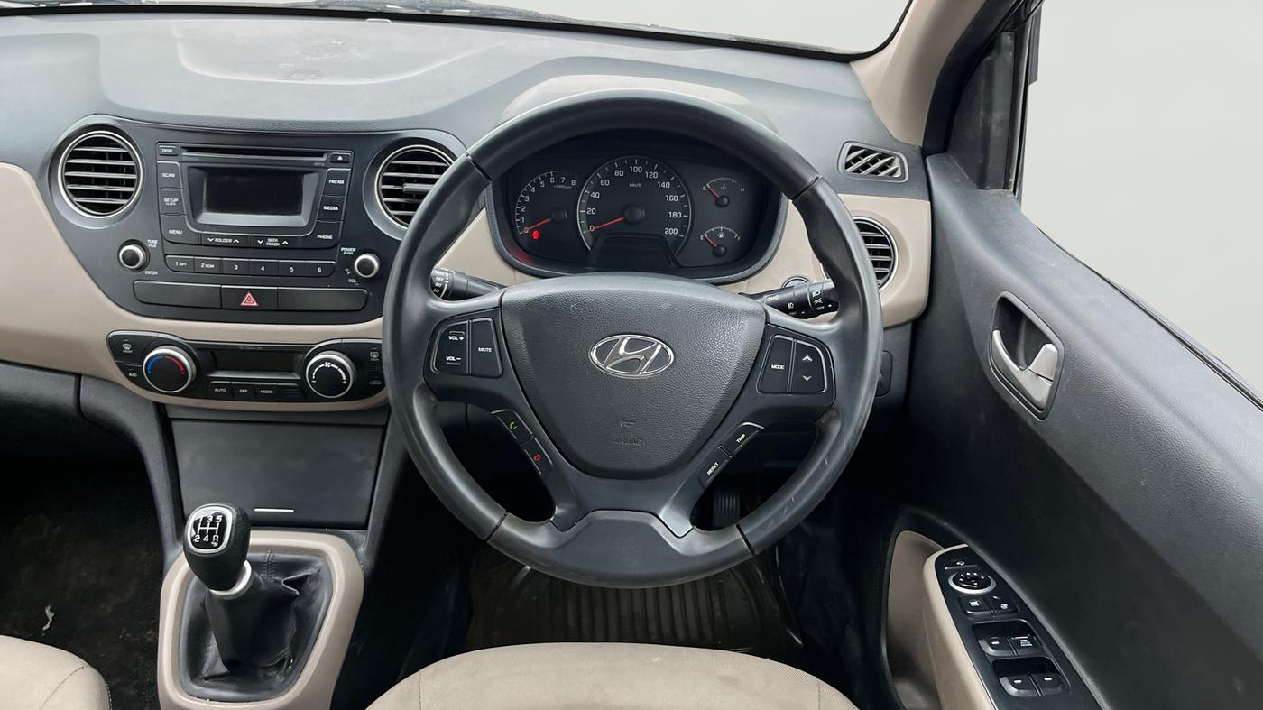 2015 Hyundai Xcent SX 1.2, Petrol, Manual, 1,18,950 km, Steering Wheel Close Up