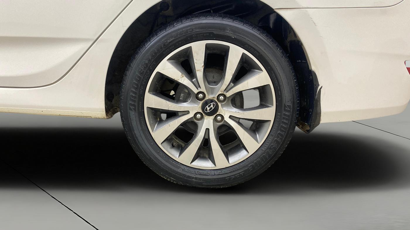 2015 Hyundai Verna FLUIDIC 4S 1.6 VTVT S(O), Petrol, Manual, 57,214 km, Left Rear Wheel