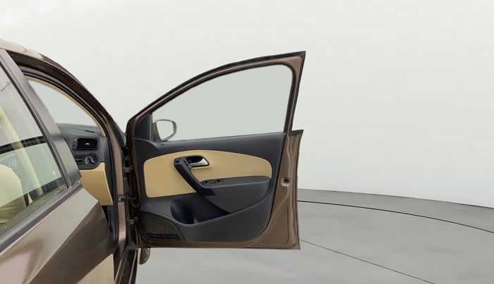 2016 Volkswagen Ameo COMFORTLINE 1.2L, Petrol, Manual, 1,13,850 km, RHS Front Door