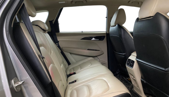 2022 MG HECTOR SHARP 1.5 PETROL CVT, Petrol, Automatic, 86,334 km, Right Side Rear Door Cabin