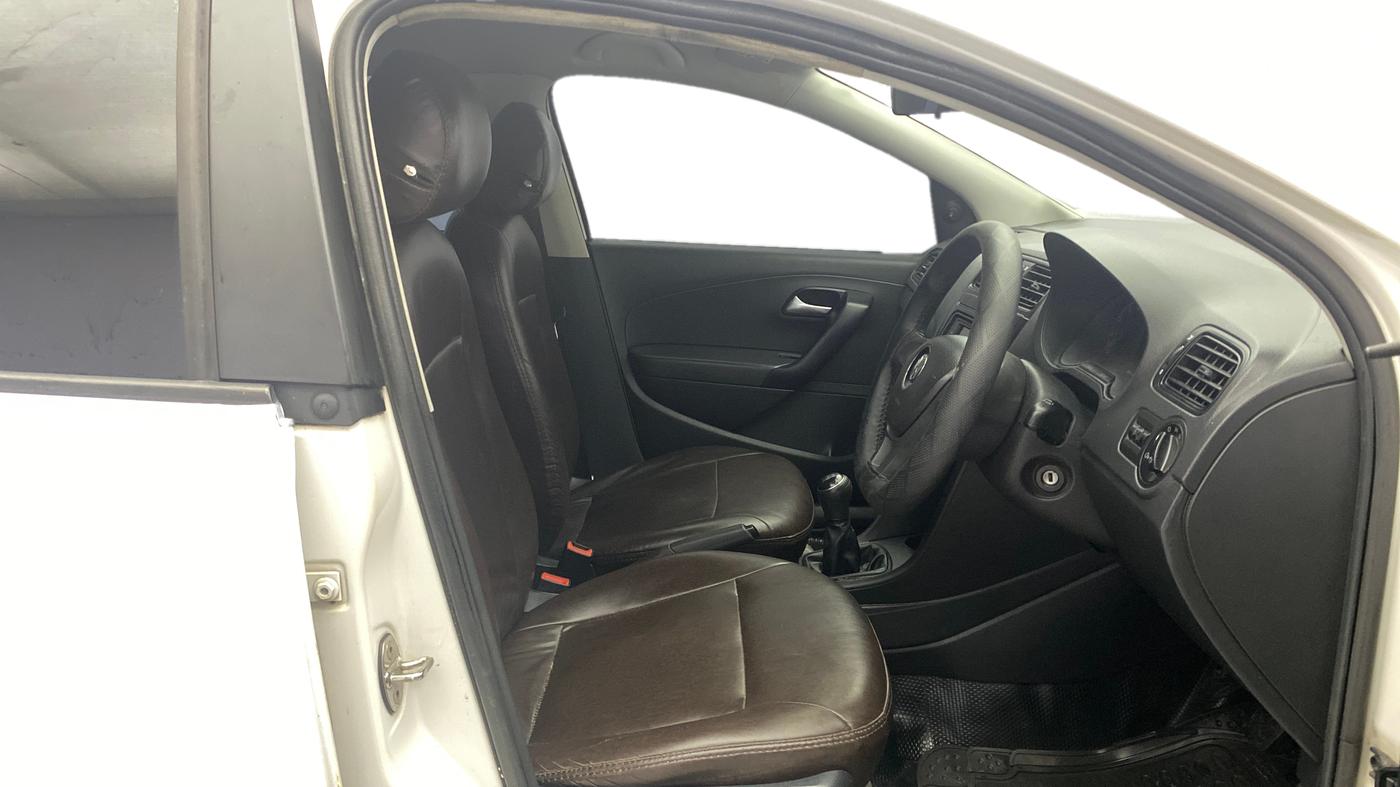 2021 Volkswagen Polo TRENDLINE 1.0L, Petrol, Manual, 1,22,676 km, Right Side Front Door Cabin
