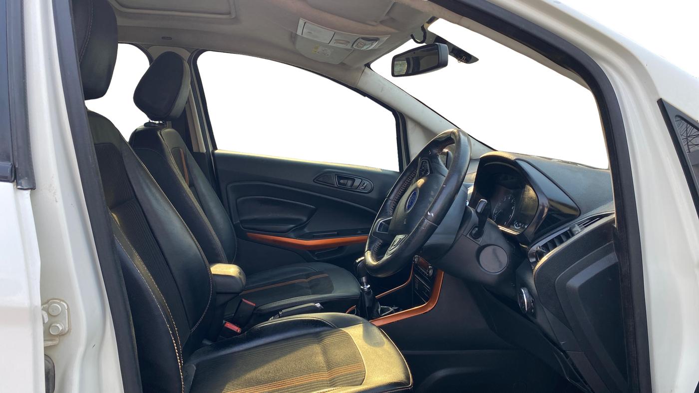 2019 Ford Ecosport TITANIUM 1.0L ECOBOOST SPORTS(SUNROOF), Petrol, Manual, 1,16,779 km, Right Side Front Door Cabin