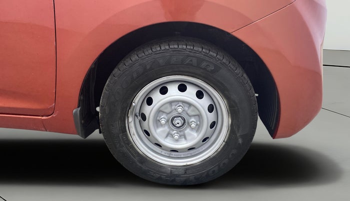 2014 Hyundai Eon D-LITE+, Petrol, Manual, 22,500 km, Right Front Wheel