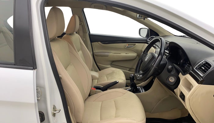 2017 Maruti Ciaz DELTA DIESEL 1.3, Diesel, Manual, 90,990 km, Right Side Front Door Cabin