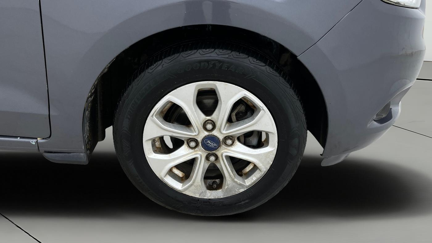 2016 Ford New Figo TITANIUM 1.2 PETROL MT, Petrol, Manual, 27,204 km, Right Front Wheel