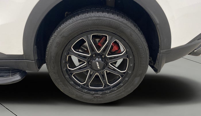 2022 Mahindra XUV700 AX 7 P AT 7 STR, Petrol, Automatic, 18,173 km, Left Rear Wheel