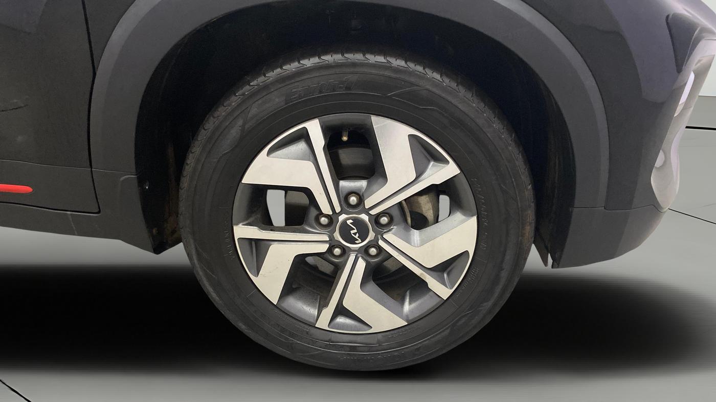 2021 KIA SONET HTX 1.5 AT, Diesel, Automatic, 1,38,639 km, Right Front Wheel