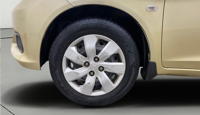 2015 Honda Mobilio 1.5L I-VTEC S, Petrol, Manual, 1,30,509 km, Left Front Wheel