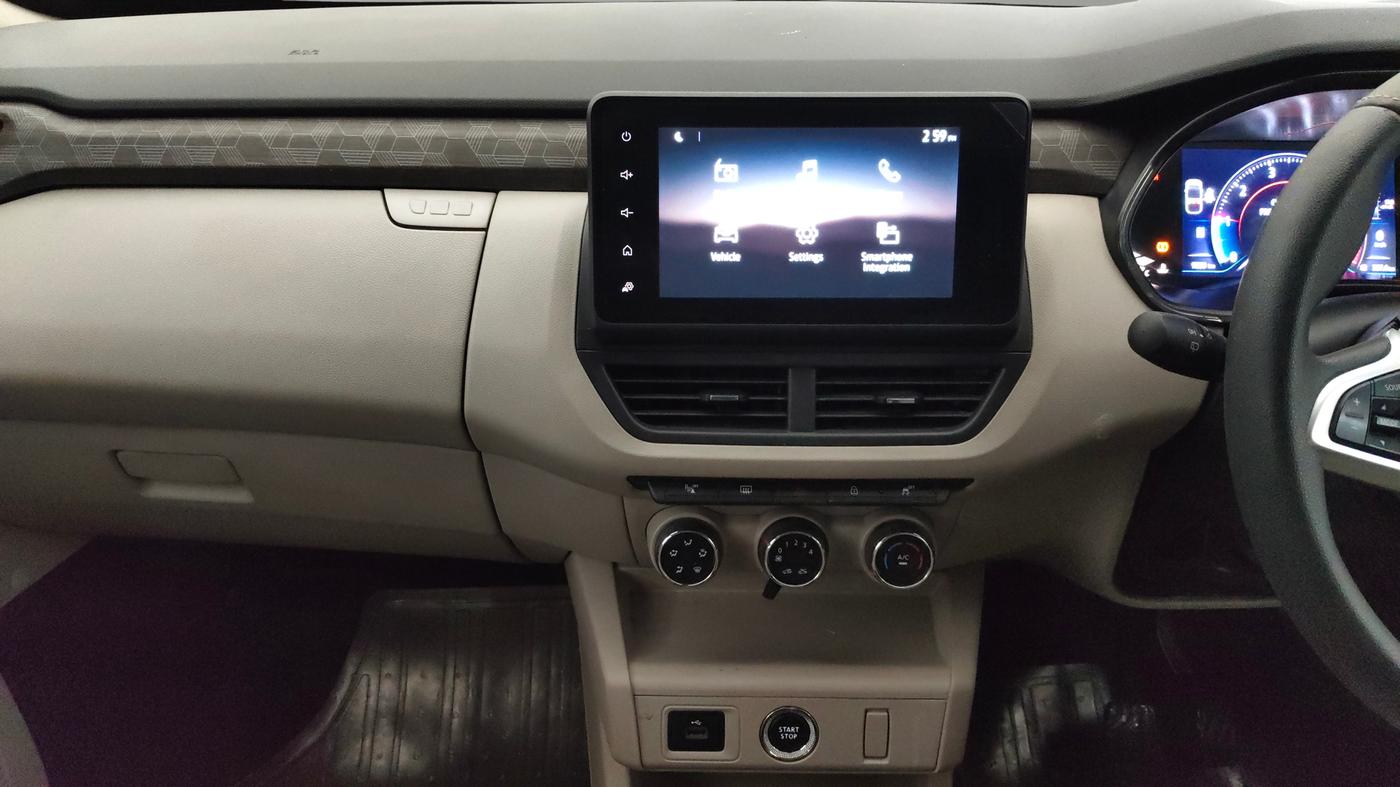 2025 Renault TRIBER Emotion EASY-R AMT, Petrol, Automatic, 9,288 km, Air Conditioner
