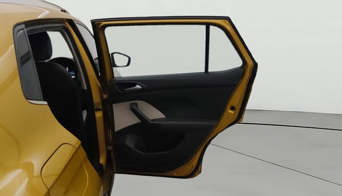 2022 Volkswagen TAIGUN TOPLINE 1.0 TSI AT, Petrol, Automatic, 28,405 km, RHS Rear Door