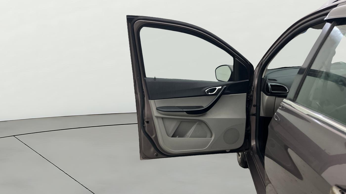 2018 Tata Tiago XZ PETROL, Petrol, Manual, 17,857 km, LHS Front Door