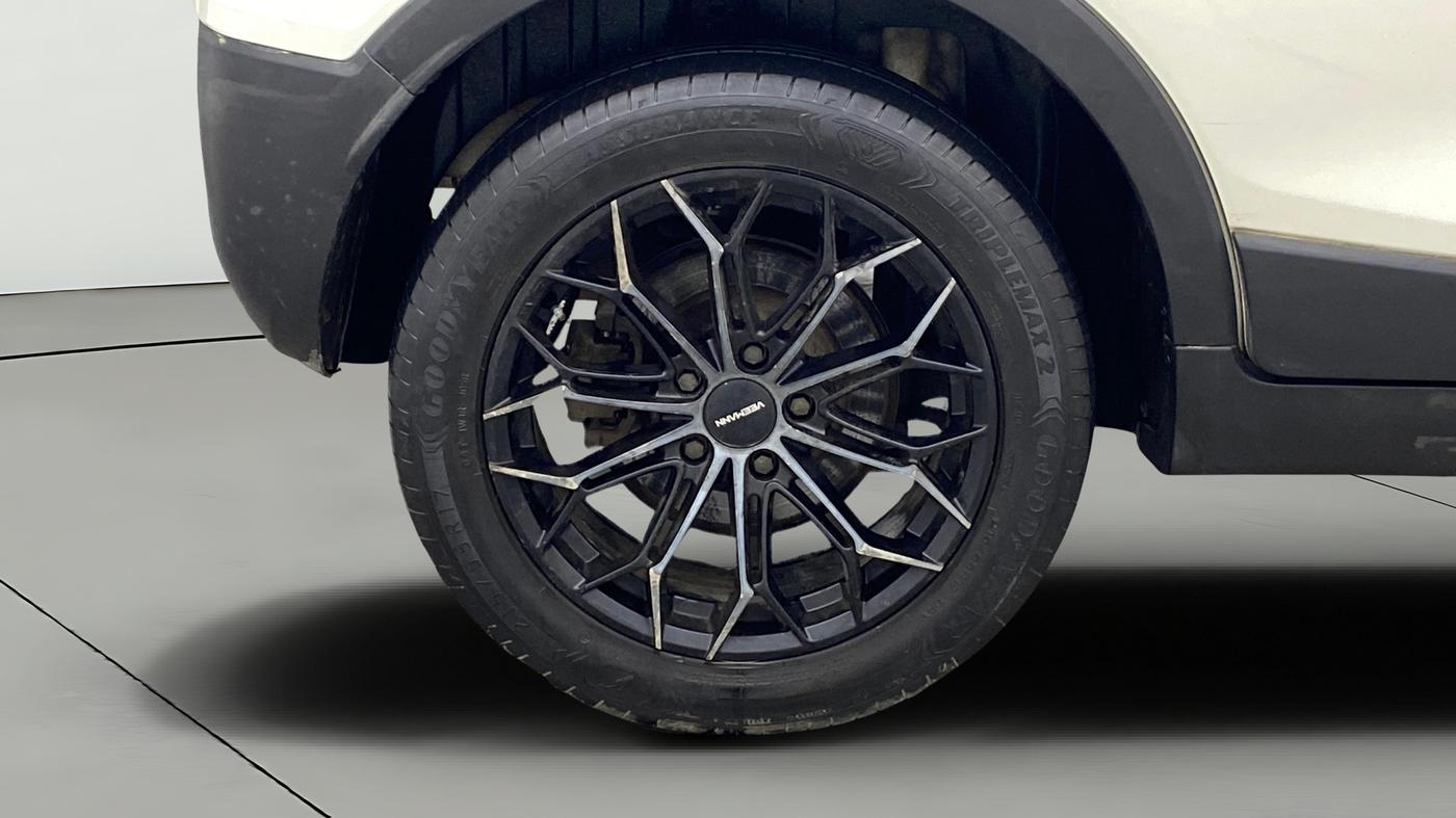 2020 Mahindra XUV300 W8 (O) 1.5 DIESEL AMT, Diesel, Automatic, 99,475 km, Right Rear Wheel