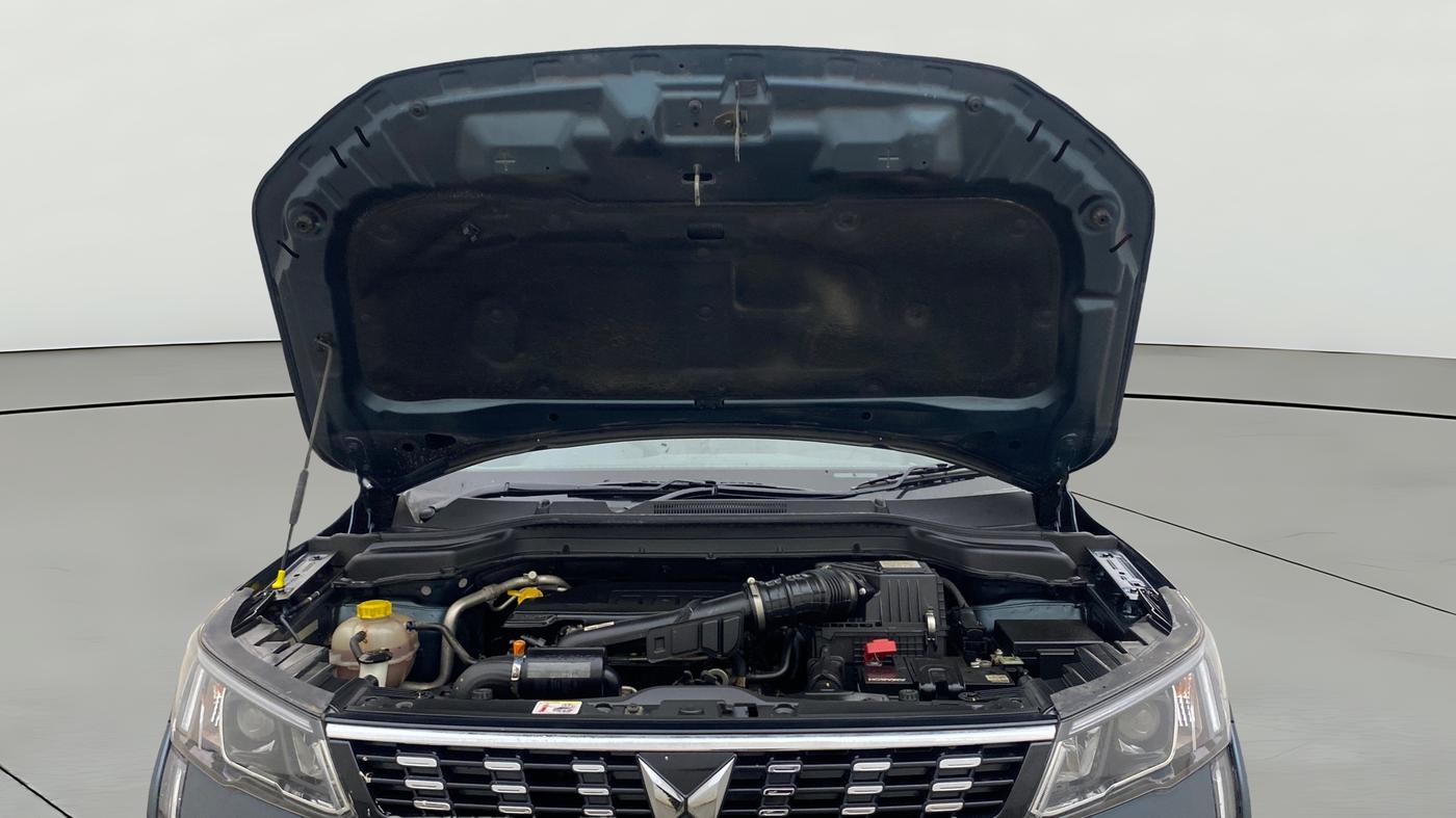 2024 Mahindra XUV300 W8 (O) 1.2 PETROL AMT, Petrol, Automatic, 15,125 km, Open Bonet
