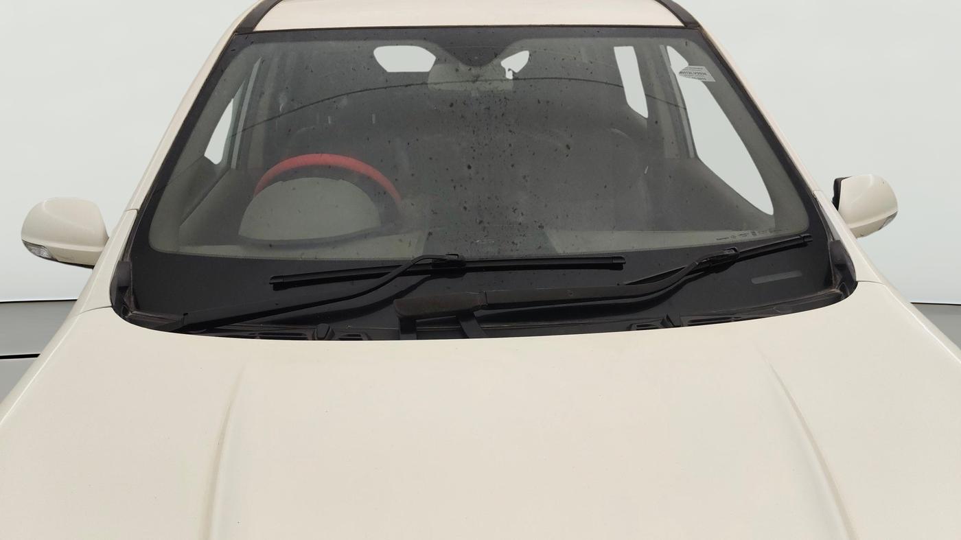 2015 Mahindra XUV500 W8, Diesel, Manual, 1,14,318 km, Front Windshield