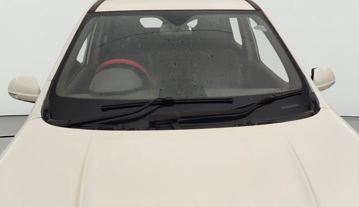 2015 Mahindra XUV500 W8, Diesel, Manual, 1,14,318 km, Front Windshield