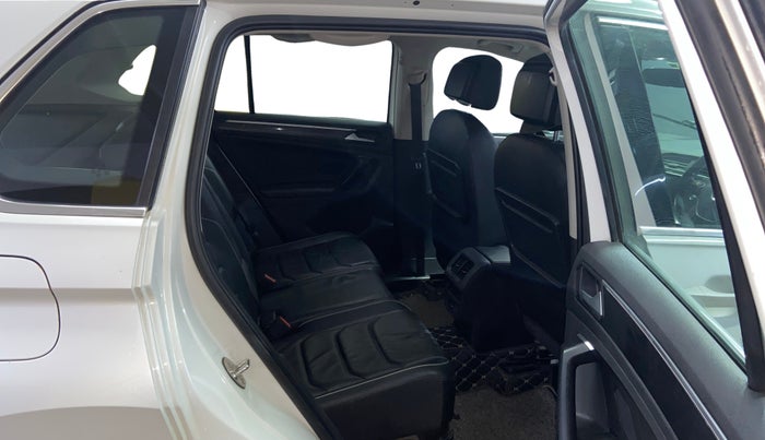 2019 Volkswagen TIGUAN HIGHLINE TDI AT, Diesel, Automatic, 1,21,122 km, Right Side Rear Door Cabin