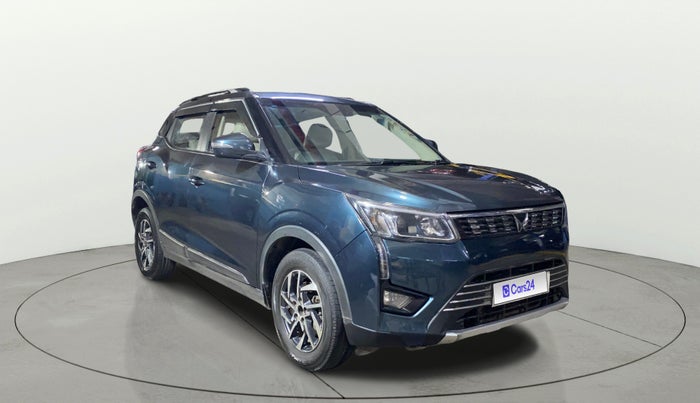 2022 Mahindra XUV300 W8 (O) 1.5 DIESEL, Diesel, Manual, 1,10,037 km, Right Front Diagonal