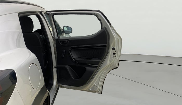 2024 Renault Kiger RXE MT, Petrol, Manual, 677 km, RHS Rear Door