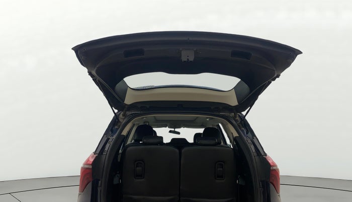 2022 Mahindra XUV700 AX 5 D MT 7 STR, Diesel, Manual, 49,147 km, Boot Door Open