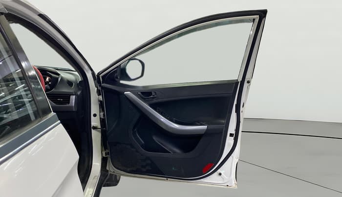 2020 Tata NEXON XM DIESEL, Diesel, Manual, 75,629 km, RHS Front Door