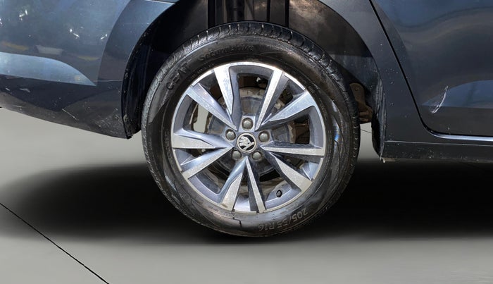 2024 Skoda SLAVIA STYLE 1.0L TSI AT, Petrol, Automatic, 16,234 km, Right Rear Wheel