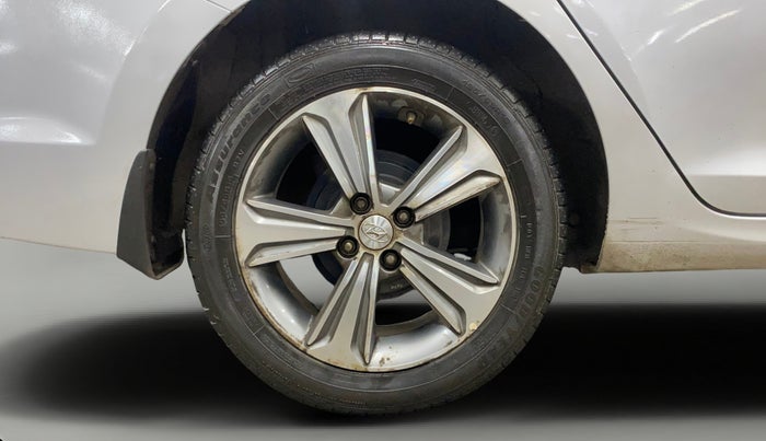 2017 Hyundai Verna 1.6 VTVT SX (O) AT, Petrol, Automatic, 72,278 km, Right Rear Wheel