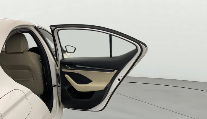 2022 Skoda Octavia STYLE 2.0, Petrol, Automatic, 47,591 km, RHS Rear Door