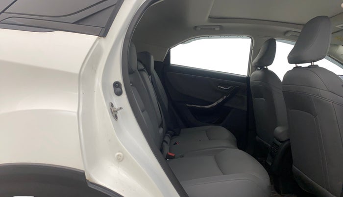 2025 Tata NEXON Fearless Plus (PS) 1.2 iCNG 6MT Dual Tone, CNG, Manual, 15,521 km, Right Side Rear Door Cabin