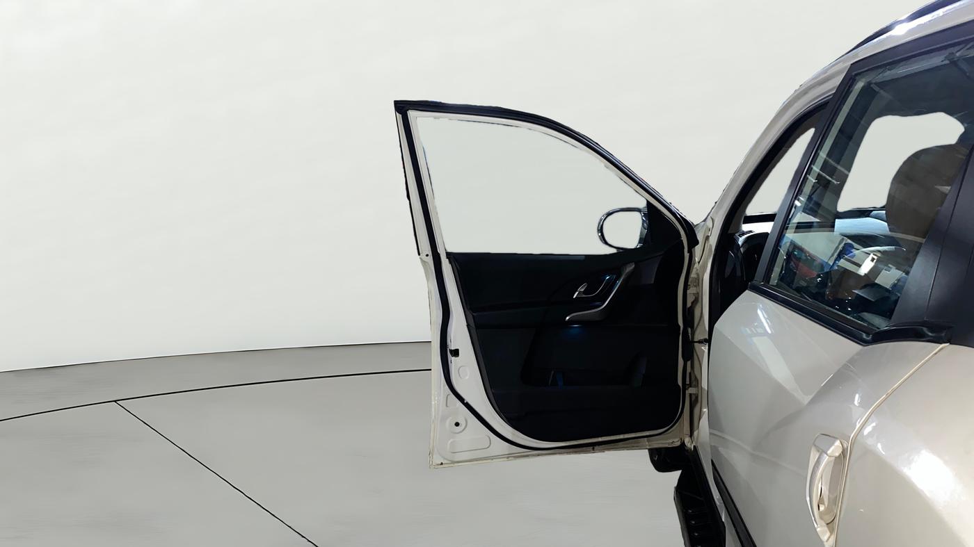2021 Mahindra XUV500 W7 AT, Diesel, Automatic, 10,547 km, LHS Front Door