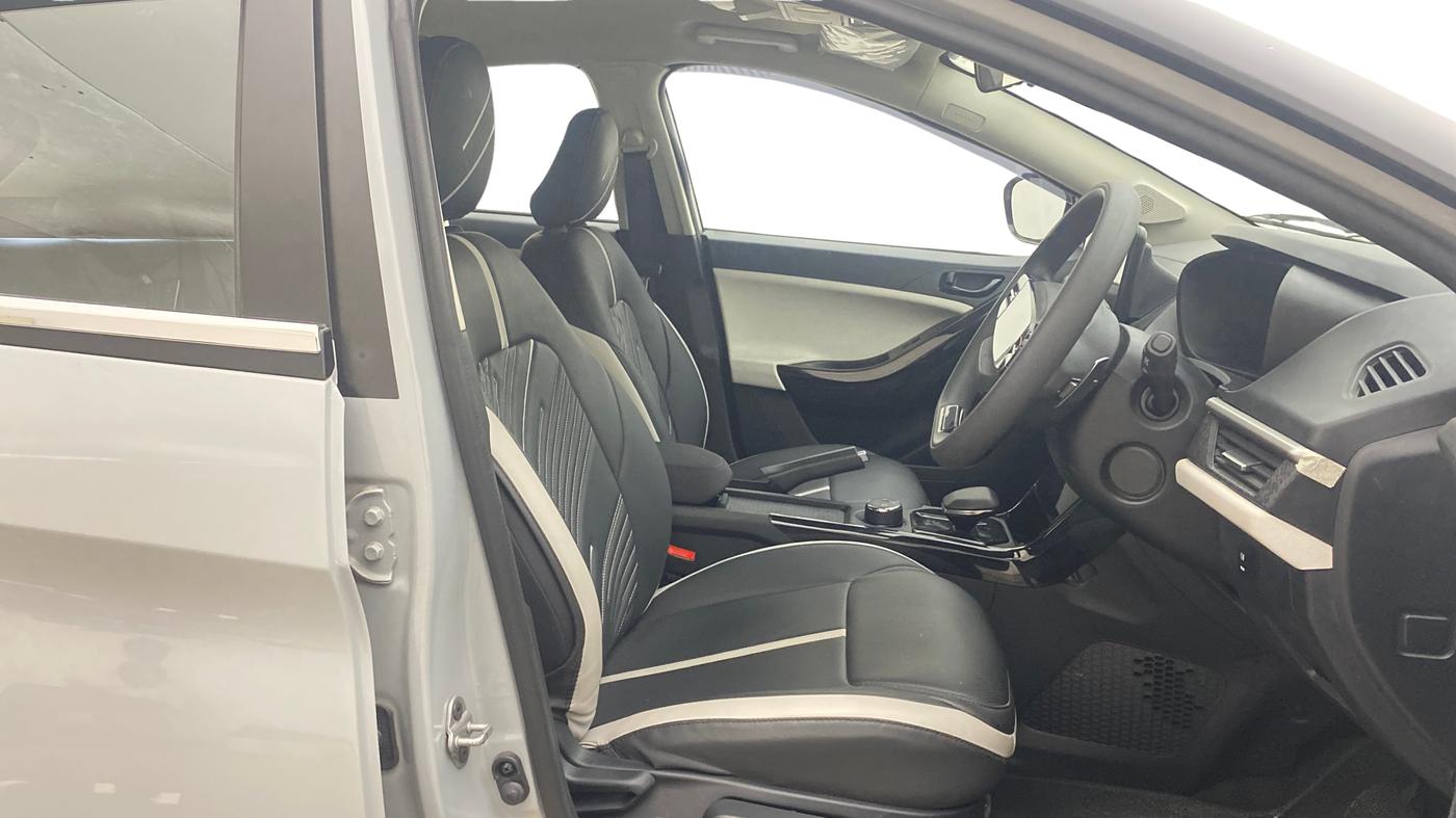 2025 Tata NEXON CREATIVE PLUS 1.2 REVOTRON 6 AMT, Petrol, Automatic, 6,035 km, Right Side Front Door Cabin