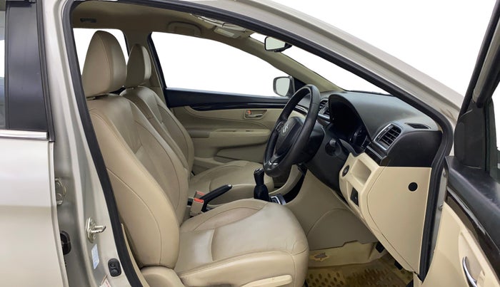 2017 Maruti Ciaz ZXI+, Petrol, Manual, 75,350 km, Right Side Front Door Cabin