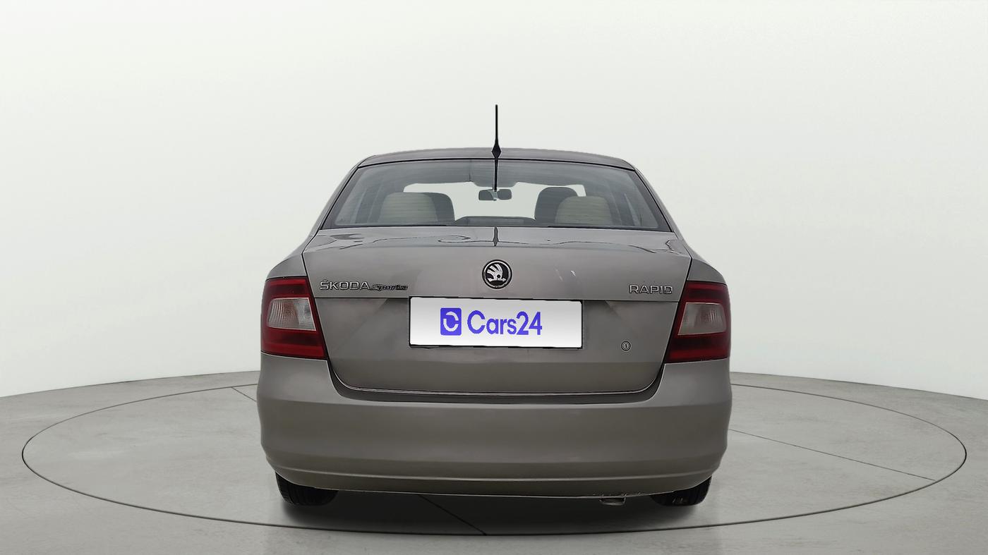 2015 Skoda Rapid ELEGANCE 1.6 MPI MT, Petrol, Manual, 98,452 km, Back/Rear