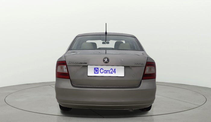 2015 Skoda Rapid ELEGANCE 1.6 MPI MT, Petrol, Manual, 98,452 km, Back/Rear