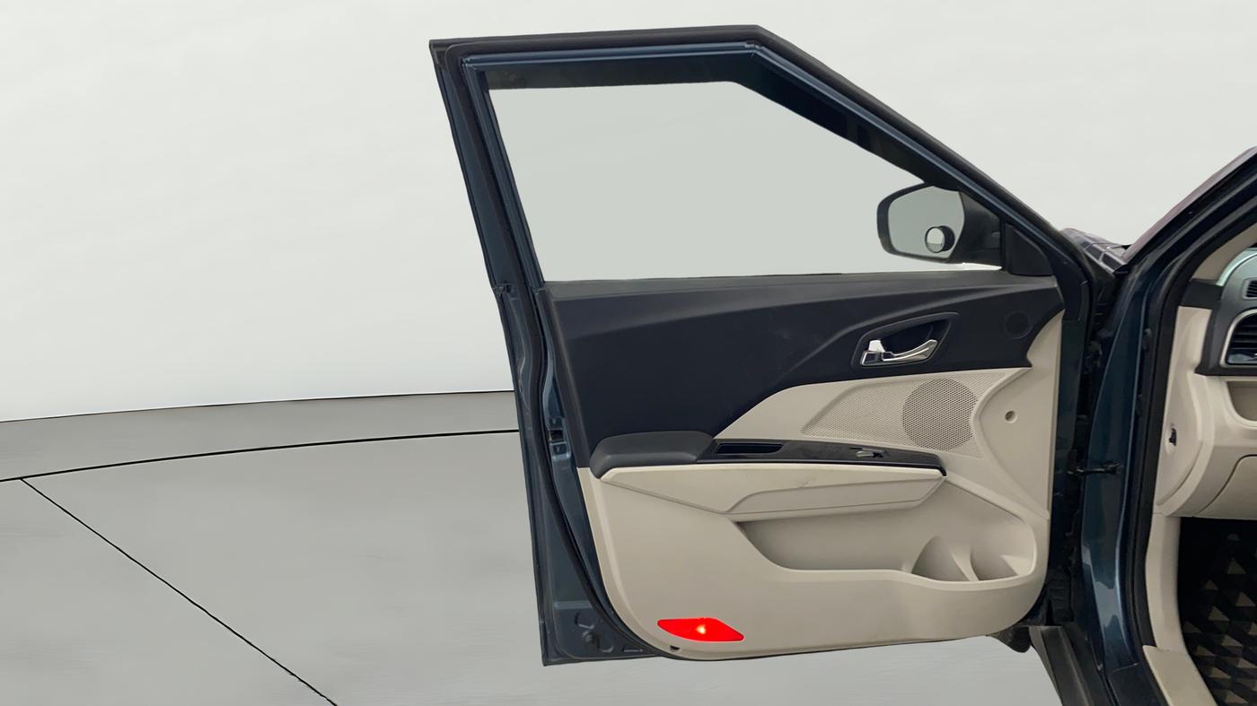 2019 Mahindra XUV300 W8 (O) 1.5 DIESEL, Diesel, Manual, 81,202 km, LHS Front Door