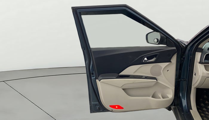 2019 Mahindra XUV300 W8 (O) 1.5 DIESEL, Diesel, Manual, 81,202 km, LHS Front Door