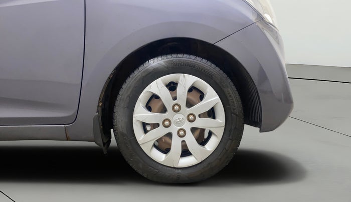 2015 Hyundai Eon MAGNA +, CNG, Manual, 1,38,738 km, Right Front Wheel