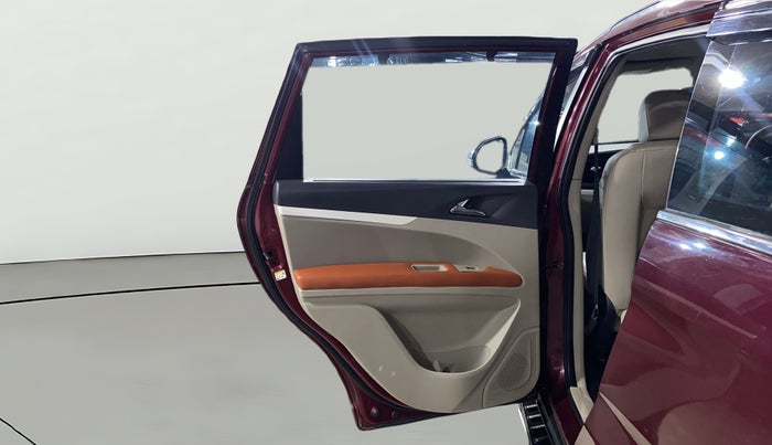 2018 Mahindra MARAZZO M8 7 STR, Diesel, Manual, 98,929 km, LHS Rear Door