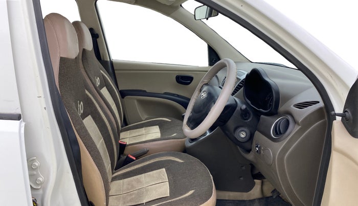 2016 Hyundai i10 MAGNA 1.1, CNG, Manual, 1,31,580 km, Right Side Front Door Cabin