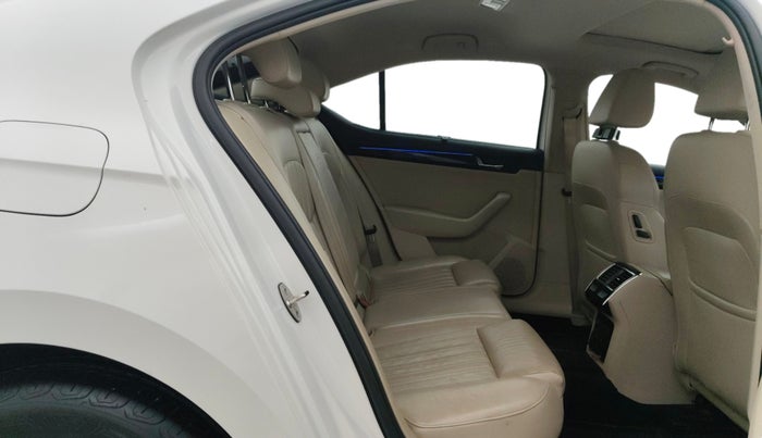 2016 Skoda Superb L&K 1.8 TSI AT, Petrol, Automatic, 44,516 km, Right Side Rear Door Cabin