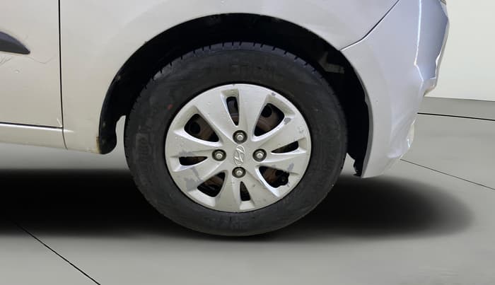 2013 Hyundai i10 MAGNA 1.1, Petrol, Manual, 1,19,480 km, Right Front Wheel