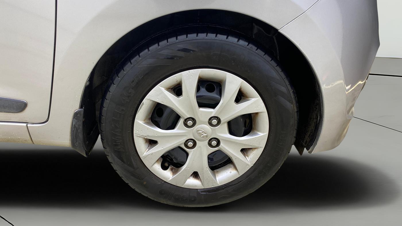 2014 Hyundai Grand i10 SPORTZ 1.2 KAPPA VTVT, Petrol, Manual, 92,251 km, Right Front Wheel