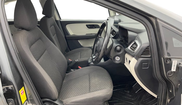 2023 Tata ALTROZ XM PLUS SUNROOF CNG, CNG, Manual, 33,529 km, Right Side Front Door Cabin