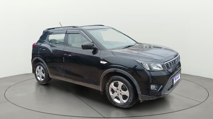 2023 Mahindra XUV300 W6 1.2 PETROL, Petrol, Manual, 47,021 km, Right Front Diagonal